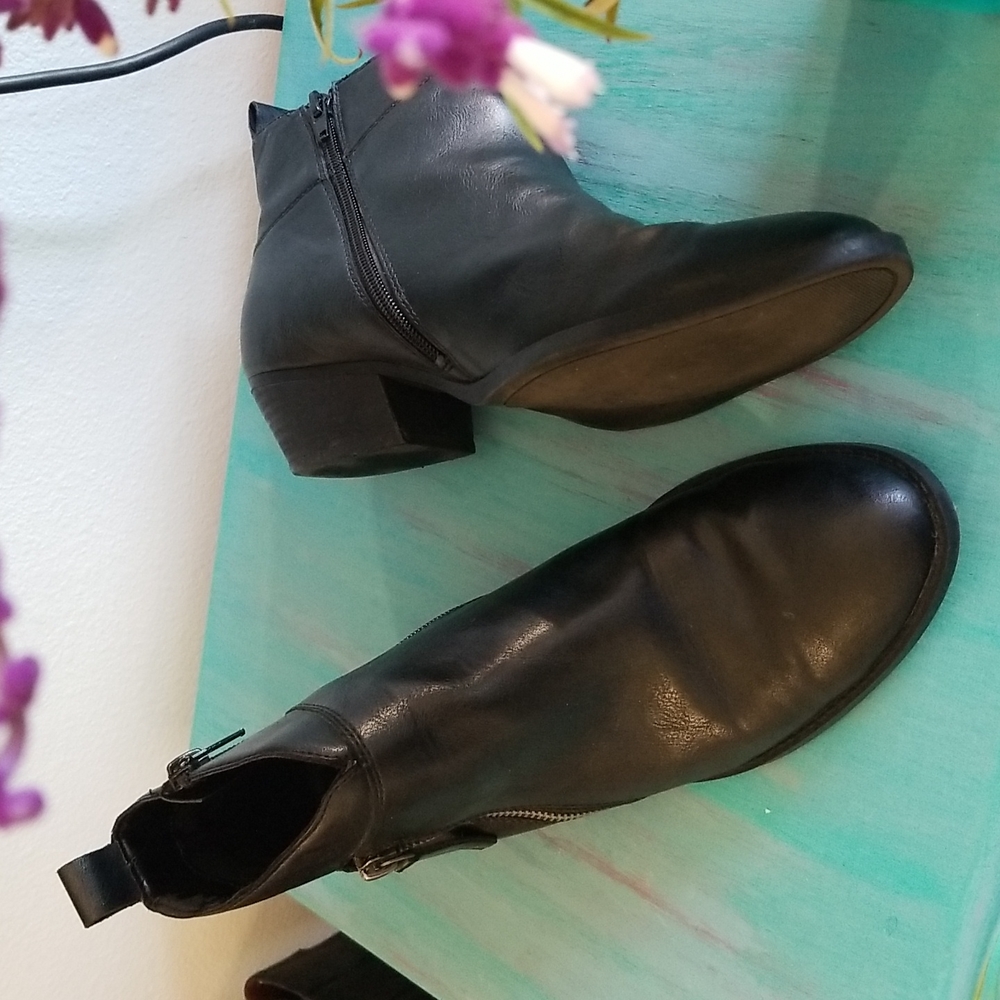 Nine West leather booties size 10